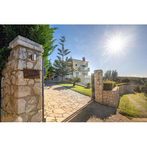 Villa Piedra Acharavi