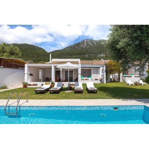 Villa Piedra Del Mar Beachfront by Villa2be