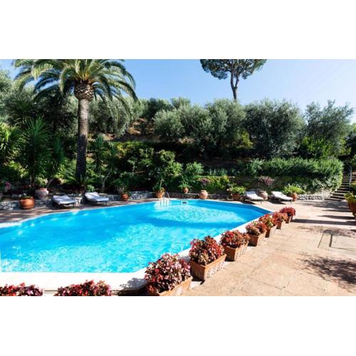 VILLA PISANI PISCINA GIARDINO TERRAZZI PANORAMICI SU CAPRI