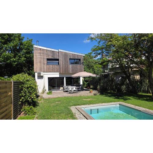 Villa Piscine, grand jardin, 10mn du centre ville