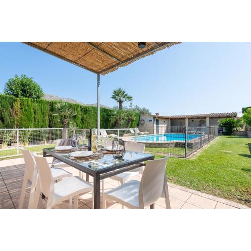 Villa Pont Roma with Pool, Mountain Views & Aircon