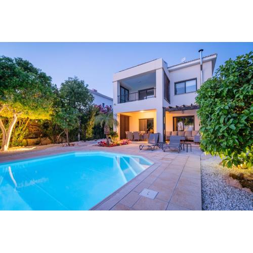 Villa Pontus - stunning views & privacy in beautiful garden with pool & hot tub