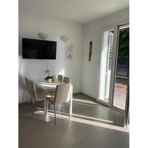 Villa Popilia Sea & Business Red