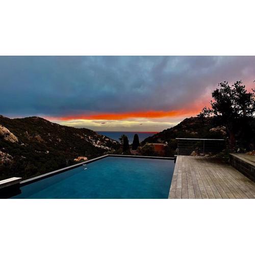 Villa Porra 100m2, pleine nature, piscine, vue mer