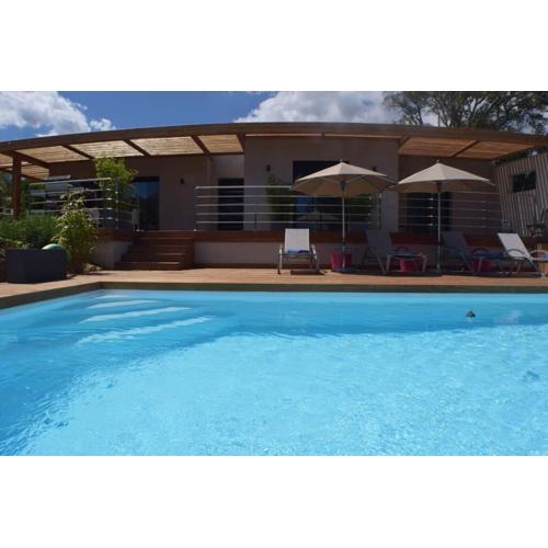 Villa private pool heated 5 min from sea fast WiFi