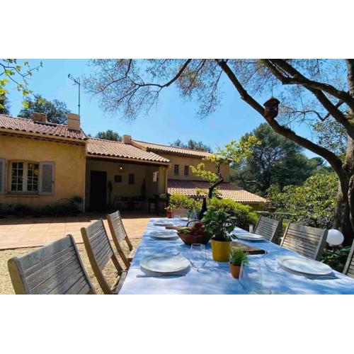 Villa provençale atypique à 5 m à pied de la plage