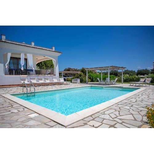 VILLA RAFAEL CON Piscina, IUN P4098