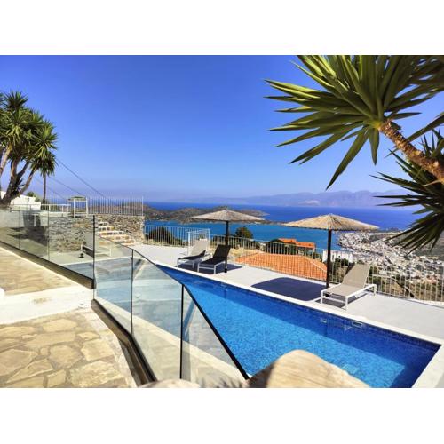 Villa Romee with private swimmingpool and panoramic view on Elounda