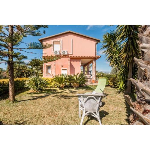 Villa Rosa near the sandy beach, parking & wifi