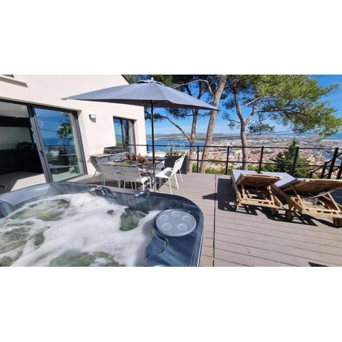VILLA ROUQUIER, Vue Panoramique, Mer et Port de Sète, Climatisé, Jacuzzi