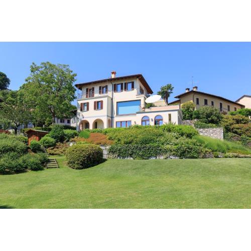 Villa Rubino Apartment con giardino e jacuzzi vista lago