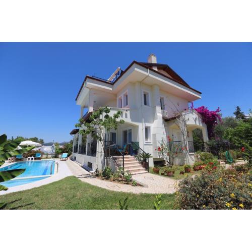 Villa Ruya-PrivatePool-SeaView-GamesRoom
