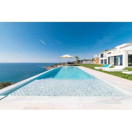 Villa Sabrina Riviera dei Fiori a Picco sul Mare con Piscina Privata ,WELLNESS & SPA