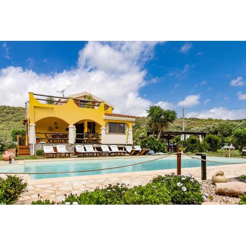 Villa Saige , piscina con idromassaggio