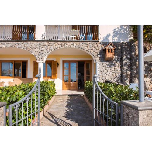 Villa Savina - Elegant Family Villa Overlooks Amalfi Coast -
