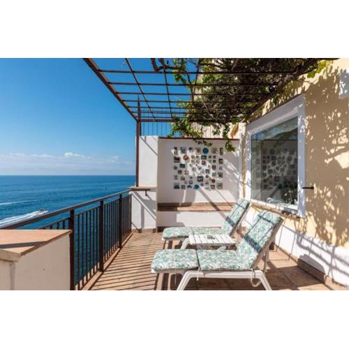Villa Sea view on the rocks