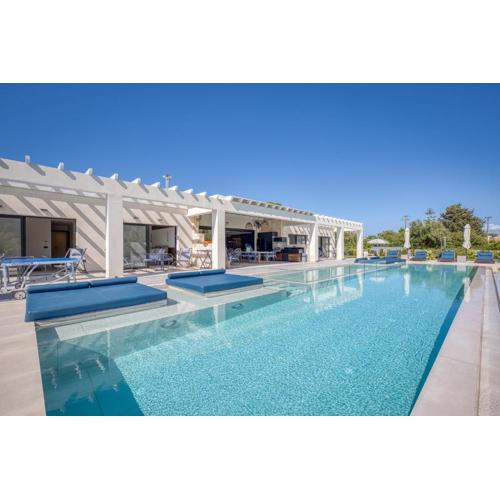Villa Serenissima by PosarelliVillas