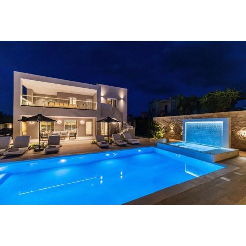 Villa Serenity by PosarelliVillas