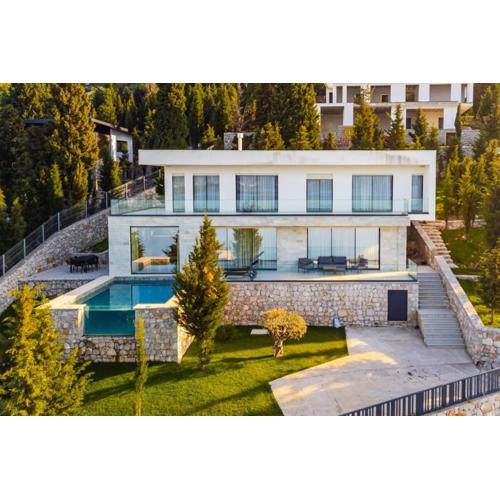 Villa Serenity Luxury Lakeside Manor
