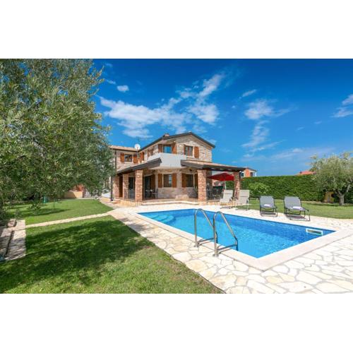 Villa Shirin