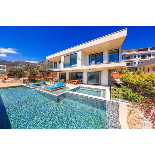 Villa Siren, Female Housekeeper