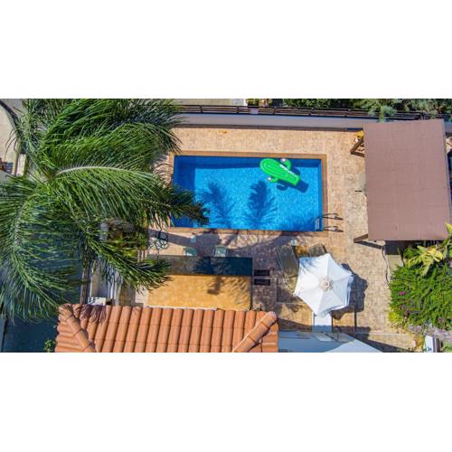Villa Sirena, Pernera, Valentino