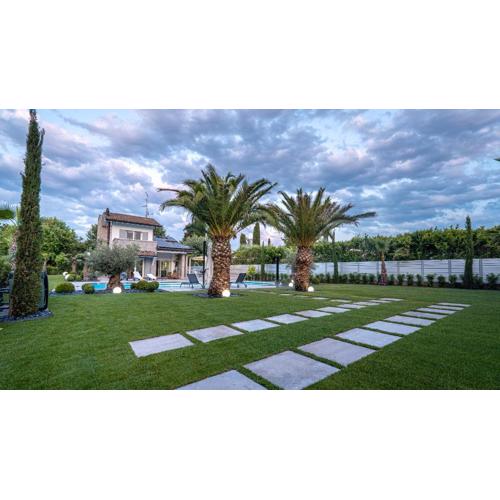 Villa Sirmione Front Lake