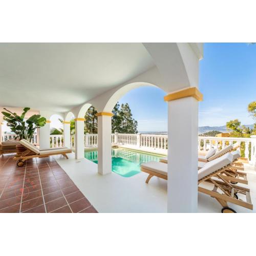 Villa Solazul in El Atabal, Malaga by TCM
