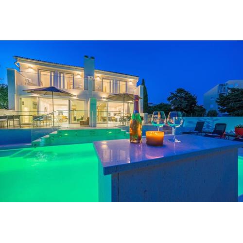 Villa Soleil blanc, luxury villa with private pool
