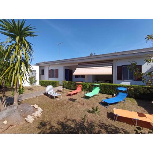 Villa Specchiarica Via Fano con gazebo auto