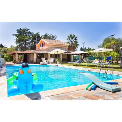 Villa Sporting with tennis court, swimming pool, football field near the beaches