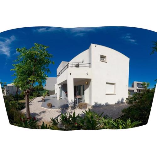 Villa St louis à 50m de la mer+6 velos +Piscine+climatisation