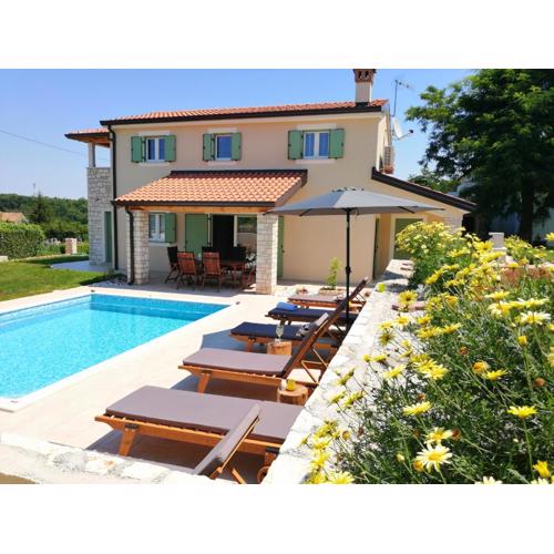 Villa Stella Juricani for 6 people near Umag with private pool only 4 km from the beach