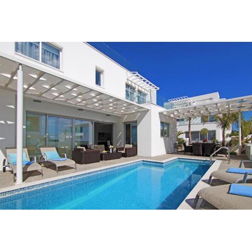 Villa Sunday