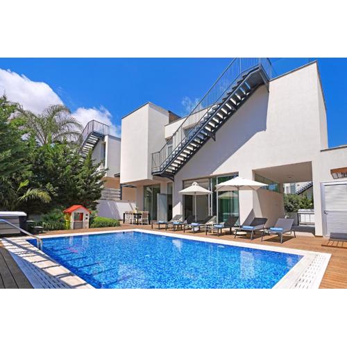 Villa Sunrise Glory - 150m from Trinity Beach