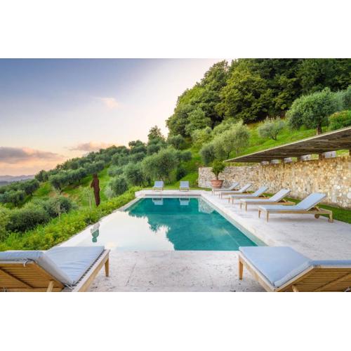 Villa Sunset, Luxury Farmhouse with Infinity Pool