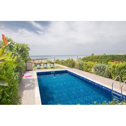 Villa Suri, Luxury Seafront Villa