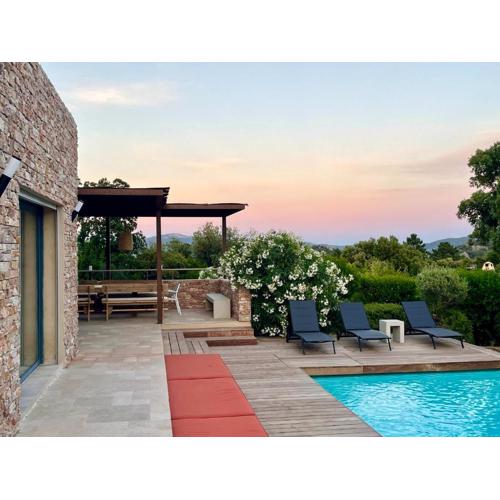 Villa Terra Vecchia, 6 ou 12 personnes, vue imprenable, piscine chauffée