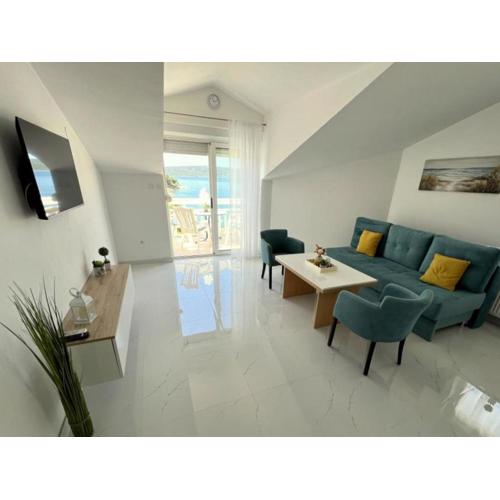Villa Tomi - Studio With Balcony 10