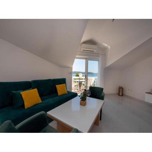 Villa Tomi- Classic Double Room With Sea View 9