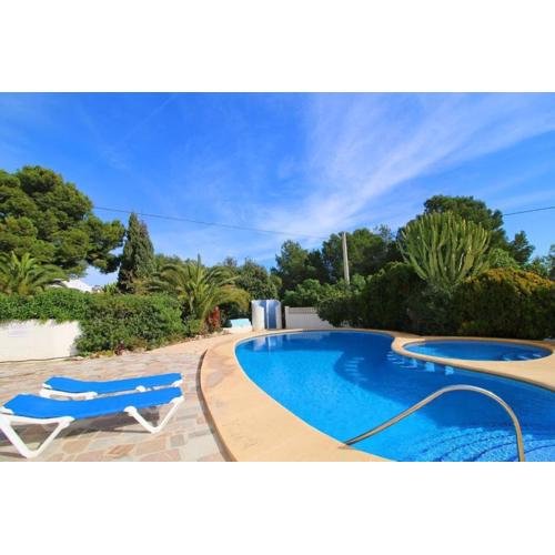 Villa totalmente independiente con piscina comunitaria