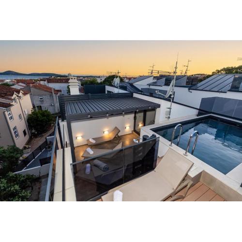 Villa Tria Quercus with Rooftop Pool