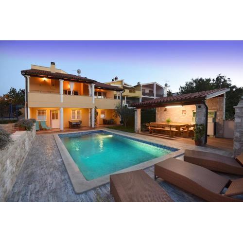 Villa Ulika - 3 apt for 4 persons