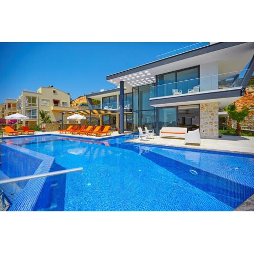 Villa Unlimited 5 Bedroom Luxury Villa with Infinity Pool