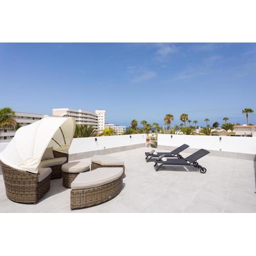 VILLA URBANIA Atico Deluxe By Sunkeyrents