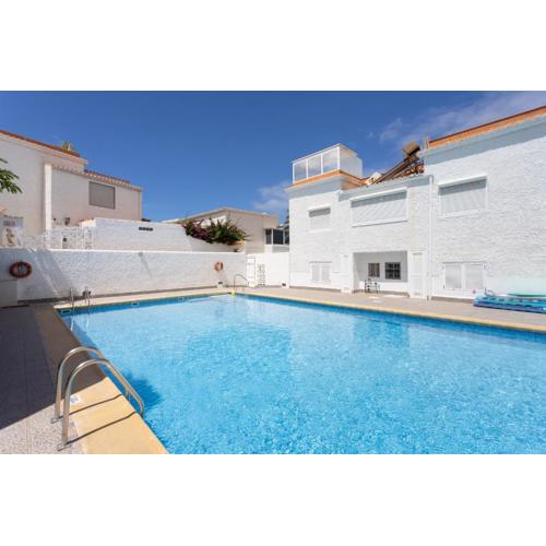 VILLA URBANIA Holiday Home By Sunkeyrents