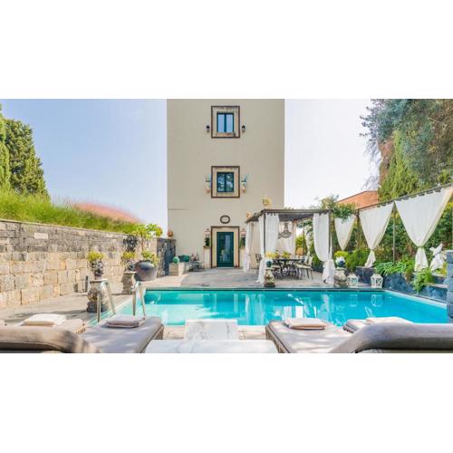 Villa Urbis Taormina, luxury villa in the heart of Taormina with swimming pool & lift