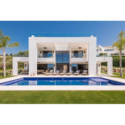 Villa V - Chic 6-Bedroom Villa in Los Olivos, Marbella