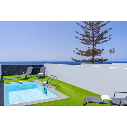 Villa Verde Blanca by Villa Plus