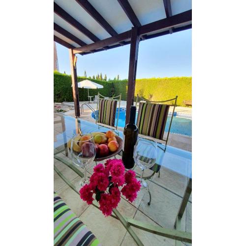 Villa Victoria 400 meters to the beach